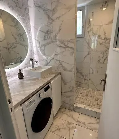 Apartamento 3 + Parking à 7 *